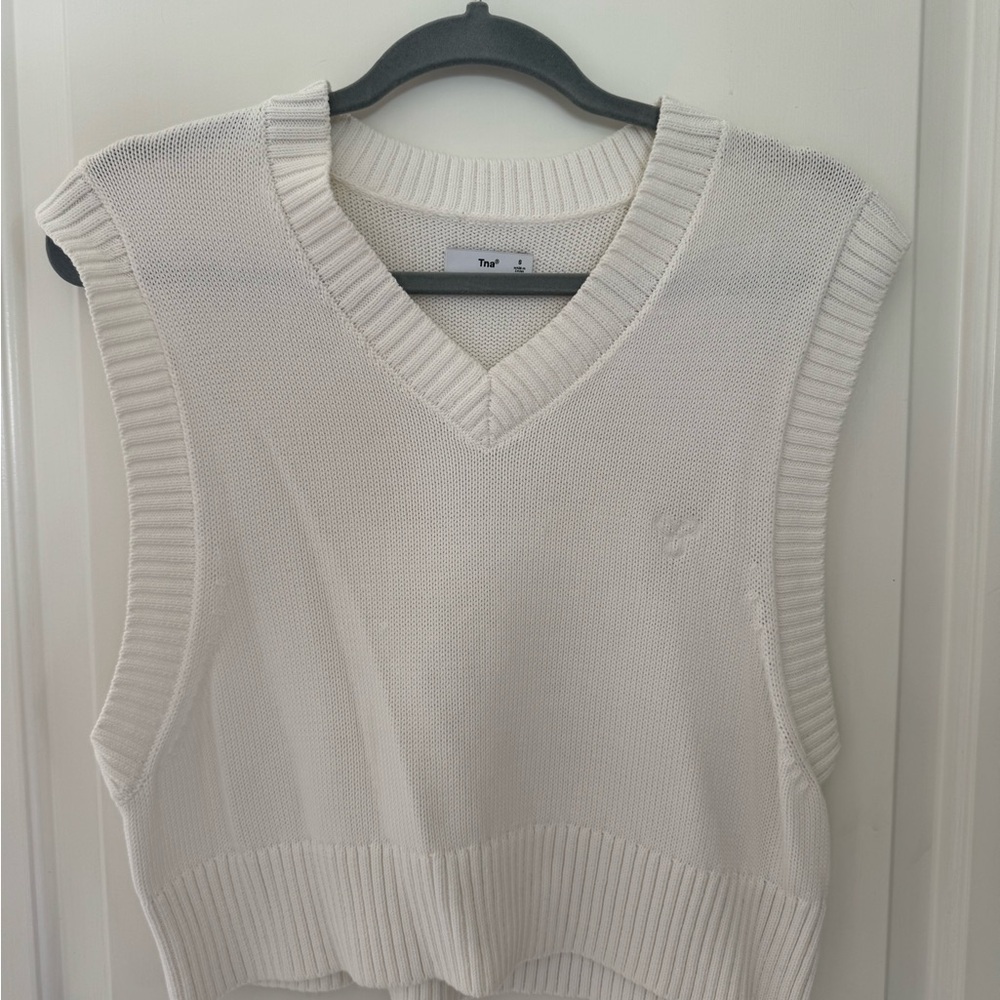 Women's White Sleeveless Sweater Vest